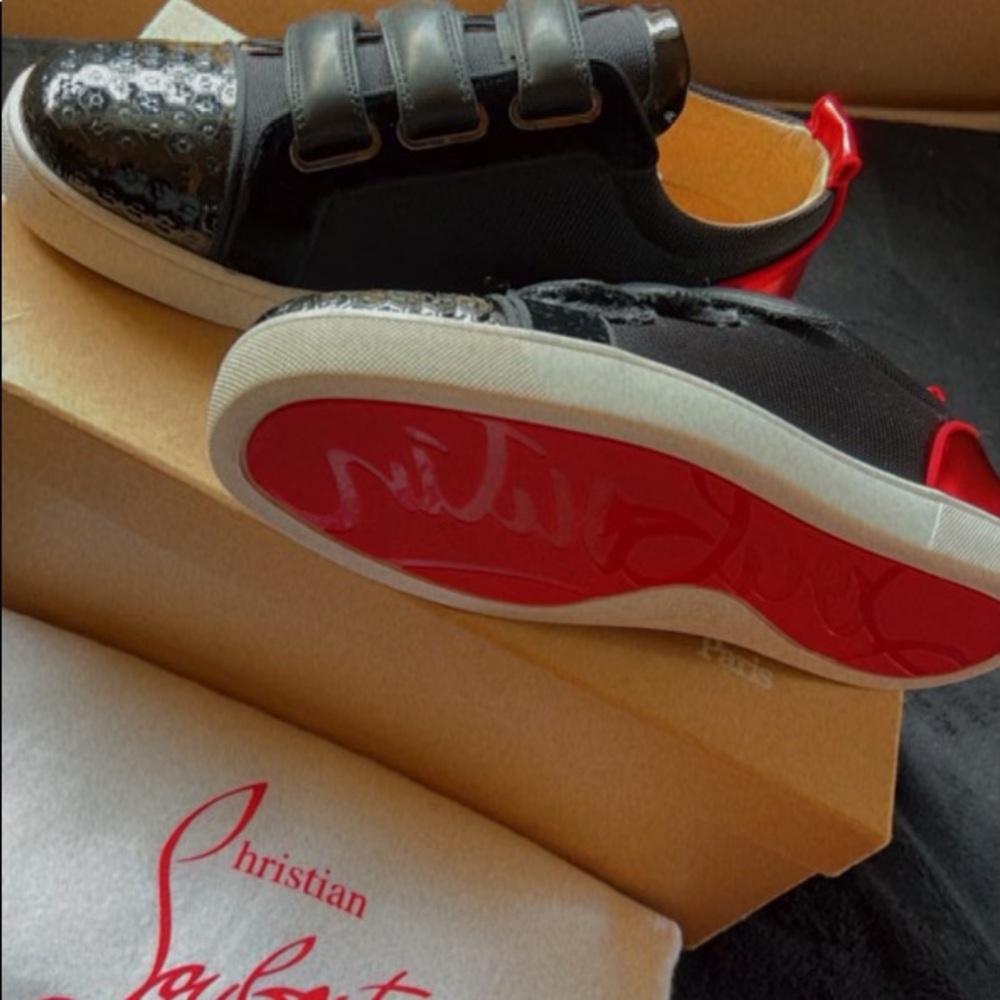 Men size 10 1/2 color black white and red
